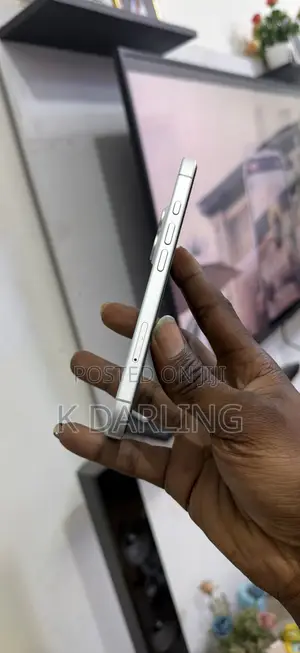 Apple iPhone 16 128 GB White