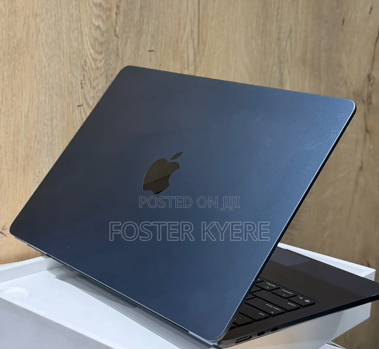 New Laptop Apple MacBook Pro 2024 M3 8GB Intel Core i5 SSD 256GB