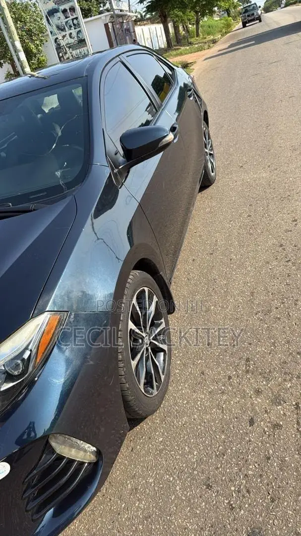 Toyota Corolla SE 4dr Sedan (1.8L 4cyl CVT) 2017 Black
