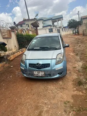 Toyota Vitz 1.0 FWD 5dr 2010 Gray