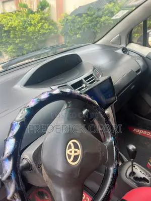 Toyota Vitz 1.0 FWD 5dr 2010 Gray