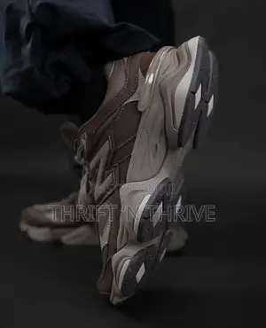 New Balance 9060 Mono Cortado