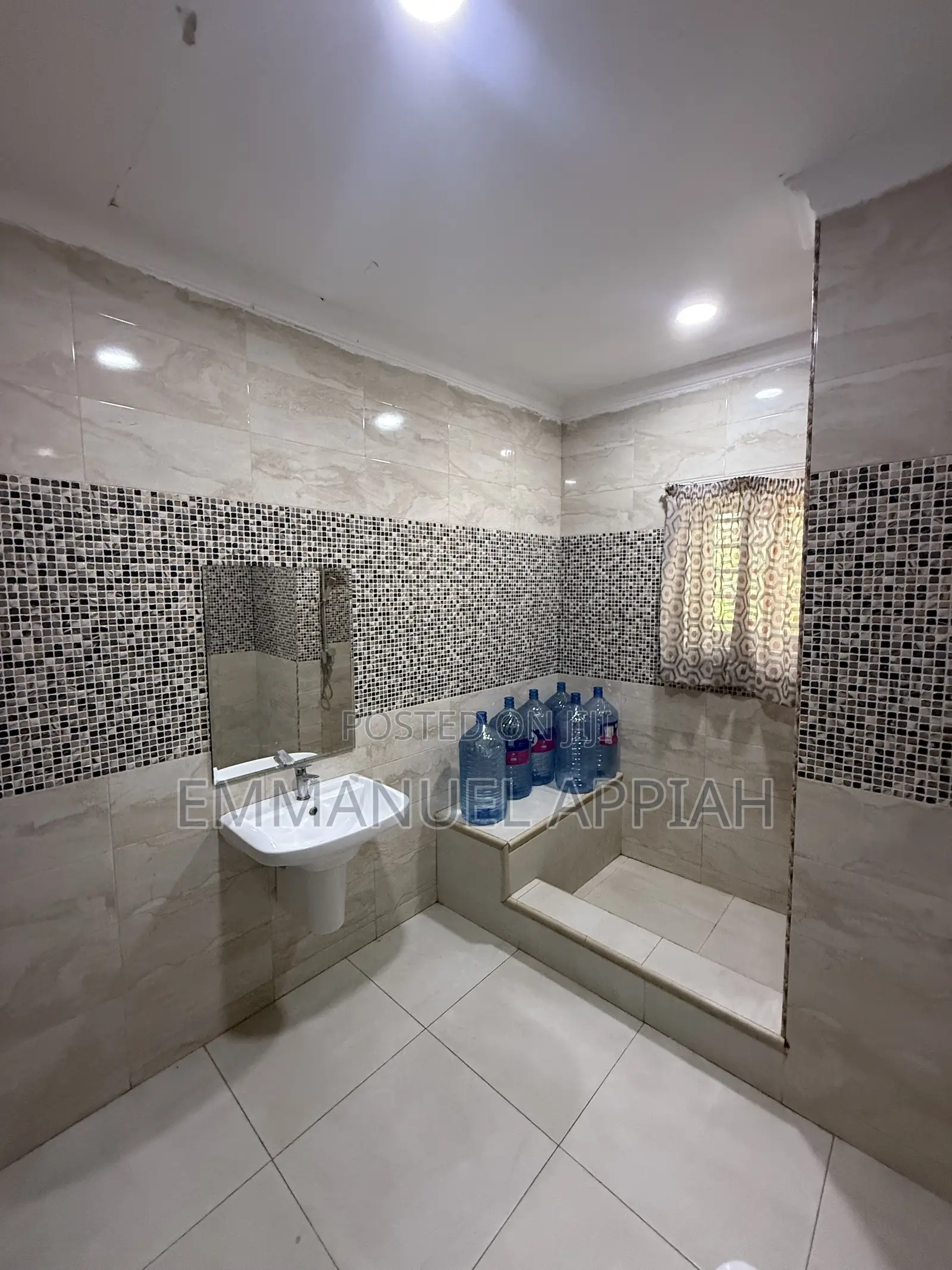 5bdrm Mansion in Pokuase Katapo for sale