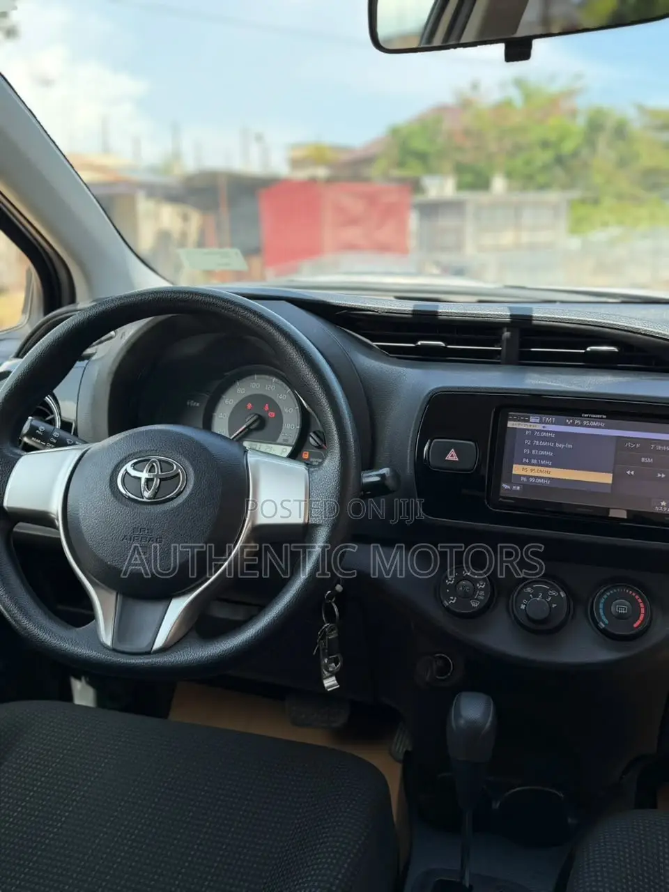 Toyota Vitz 1.3 AWD 5dr 2016 White