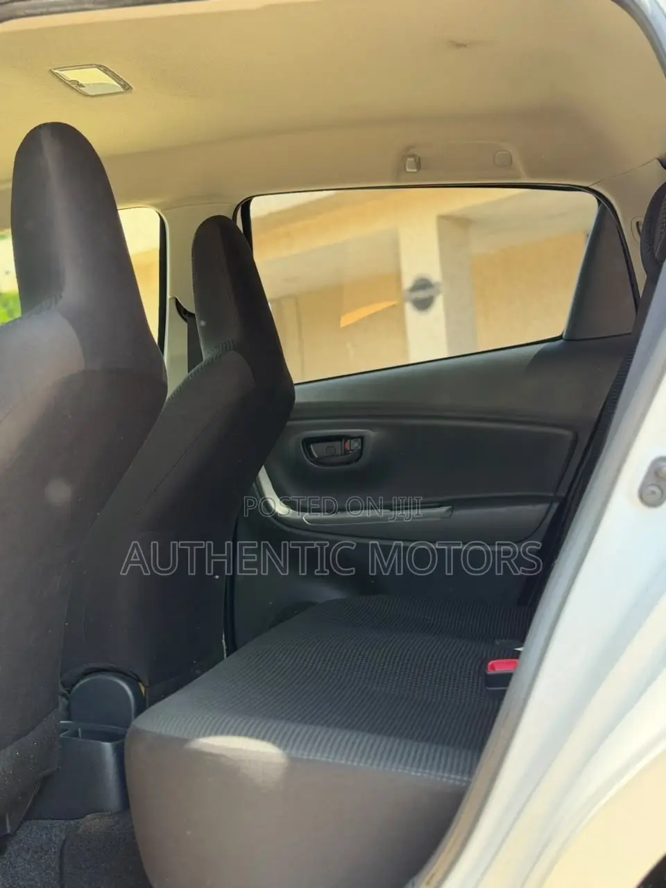 Toyota Vitz 1.3 AWD 5dr 2016 White