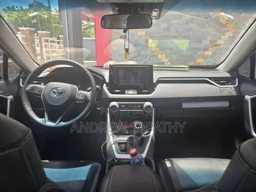 Toyota RAV4 XLE Premium 2022 Silver