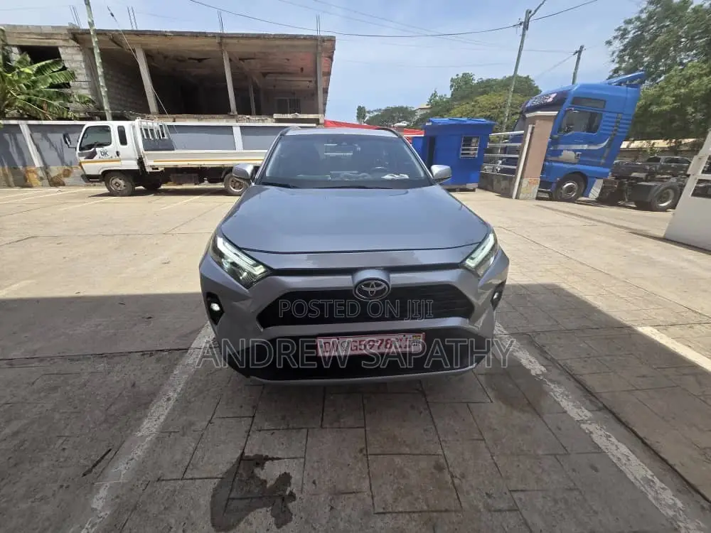 Toyota RAV4 XLE Premium 2022 Silver