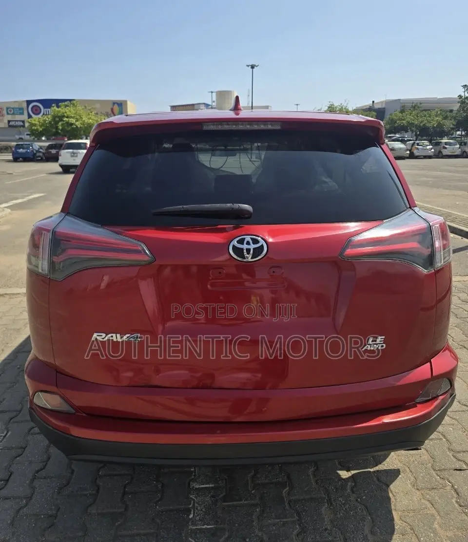 Toyota RAV4 LE 4dr SUV AWD (2.5L 4cyl 6A) 2018 Red
