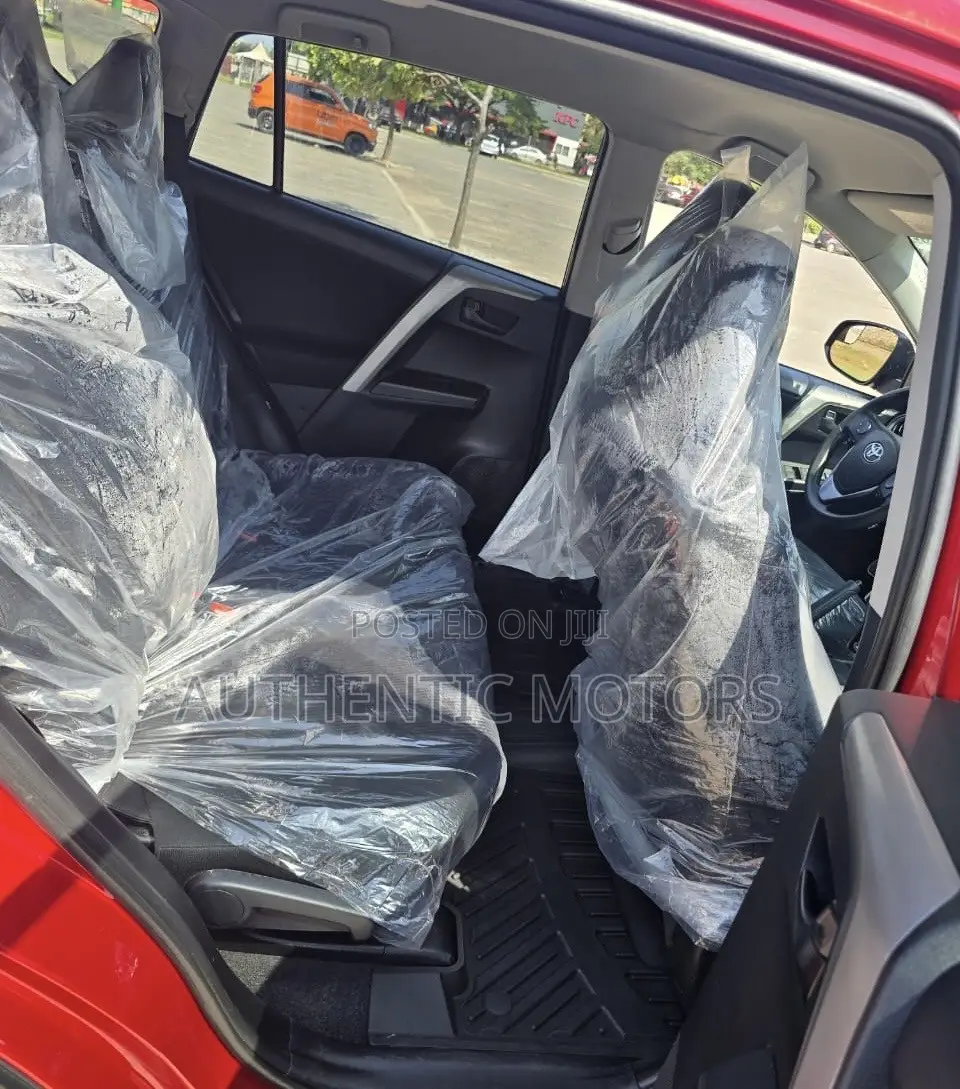 Toyota RAV4 LE 4dr SUV AWD (2.5L 4cyl 6A) 2018 Red