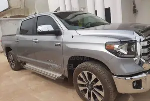 Toyota Tundra Limited 5.7L V8 4x4 Double Cab 6.6 ft. box 145.7 in. WB