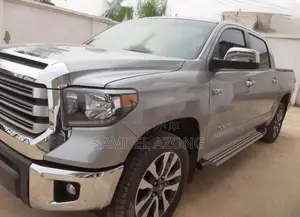Toyota Tundra Limited 5.7L V8 4x4 Double Cab 6.6 ft. box 145.7 in. WB