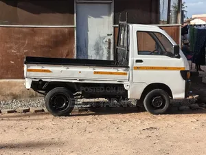 Daihatsu Hijet (Abossey Okai Macho)