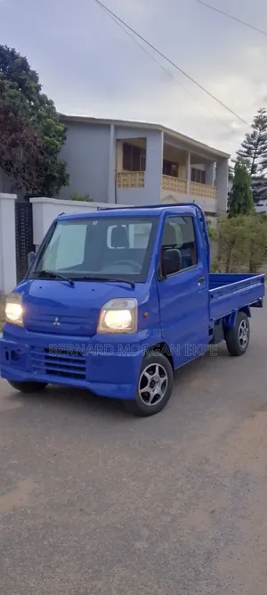 Mitsubishi Minicab Truck 2010 Blue
