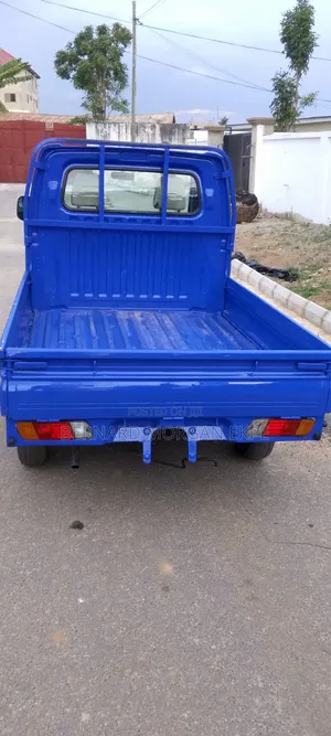Mitsubishi Minicab Truck 2010 Blue