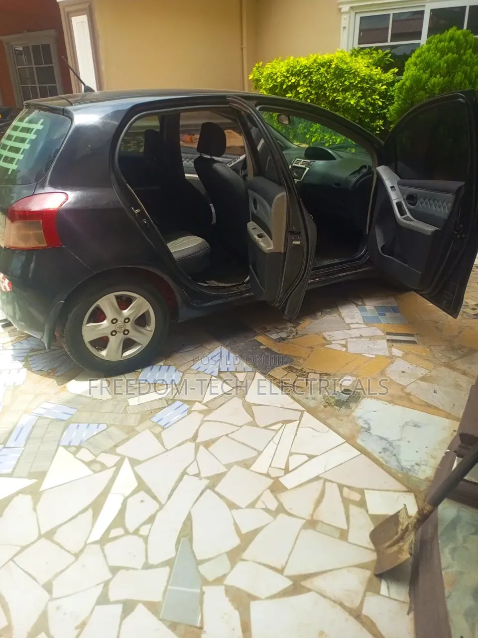 Toyota Vitz 2010 Black
