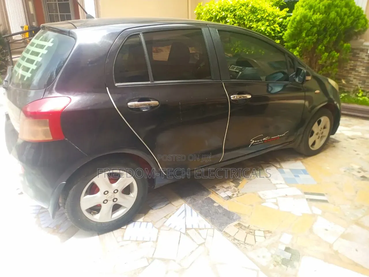 Toyota Vitz 2010 Black