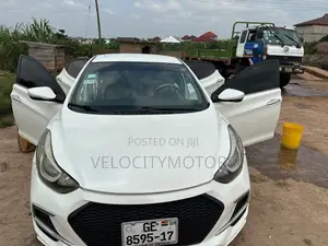 Hyundai Elantra Limited 4dr Sedan (1.8L 4cyl 6A) 2015 White