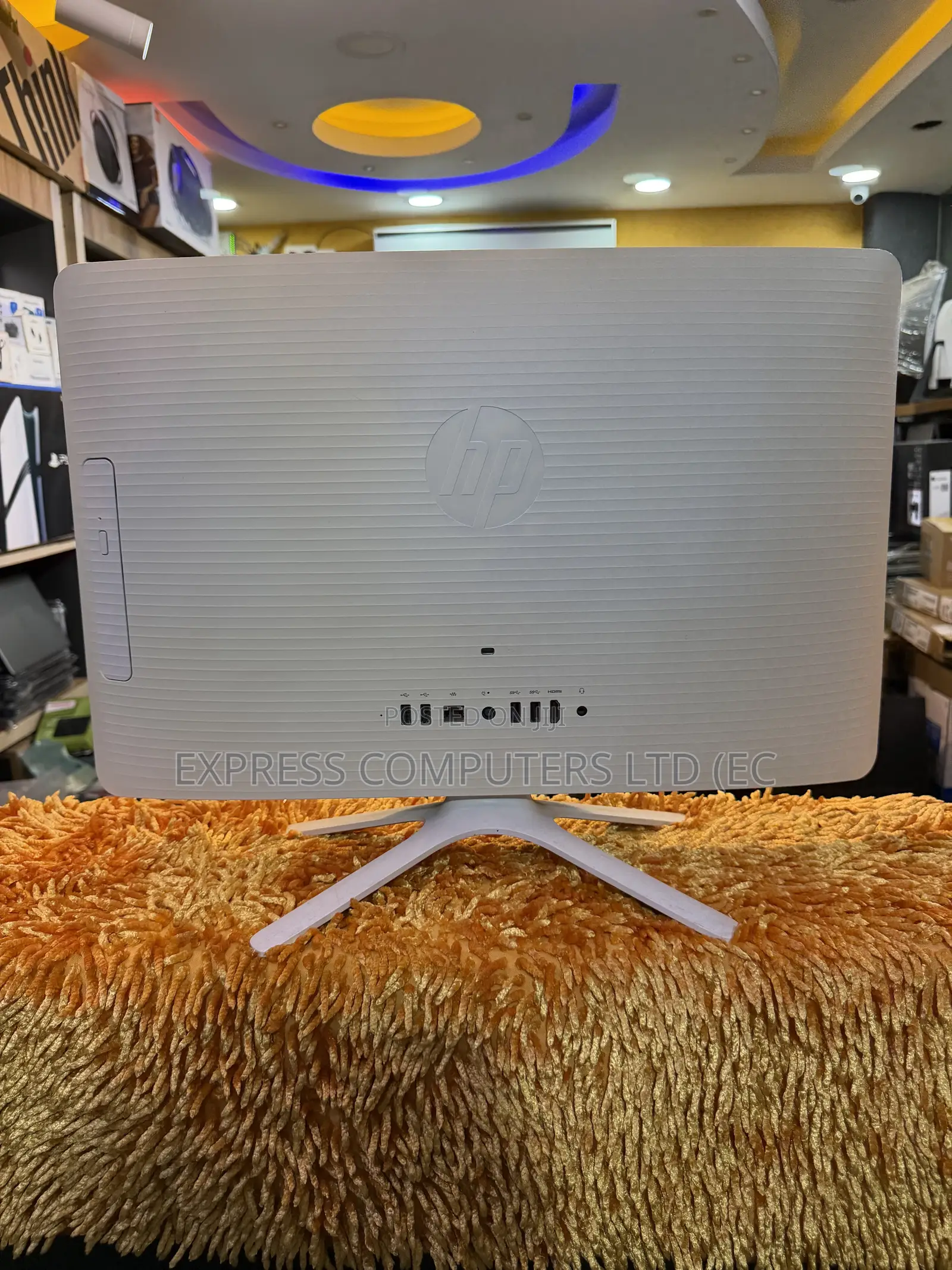 Desktop Computer HP 200 G4 22 All-in-One 8GB Intel SSD 128GB