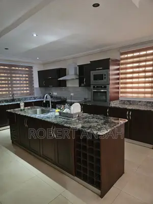 5bdrm House in Oyarifa Mall Area for sale