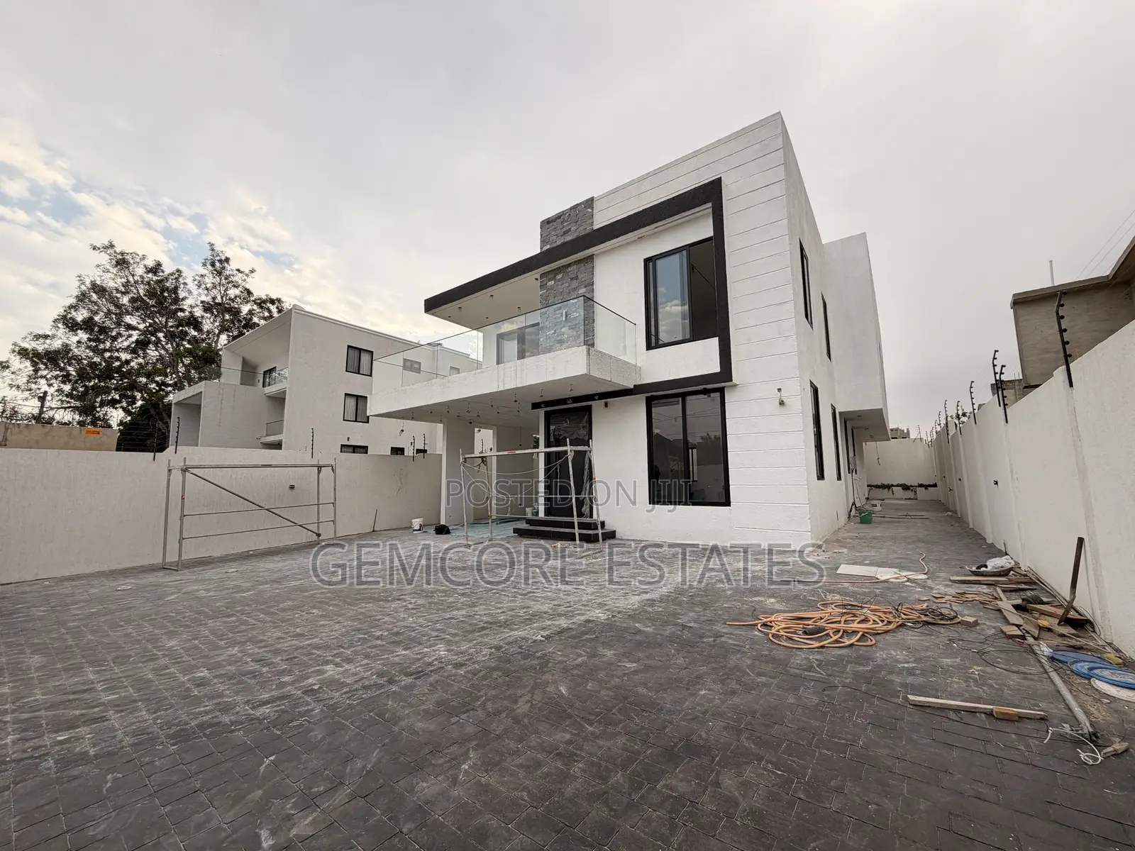 4bdrm House in East Legon for sale