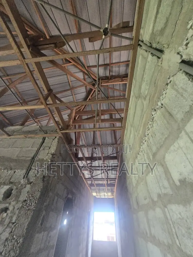 6bdrm House in Amasaman for sale
