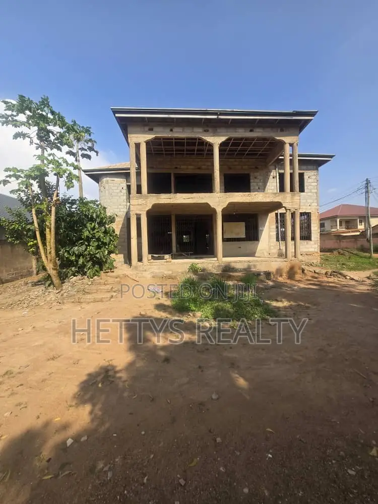 6bdrm House in Amasaman for sale