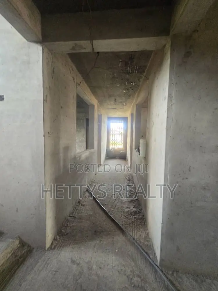6bdrm House in Amasaman for sale