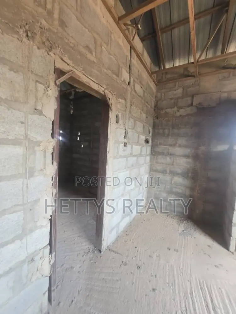 6bdrm House in Amasaman for sale