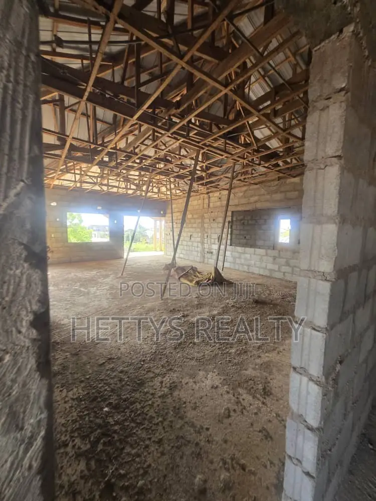 6bdrm House in Amasaman for sale