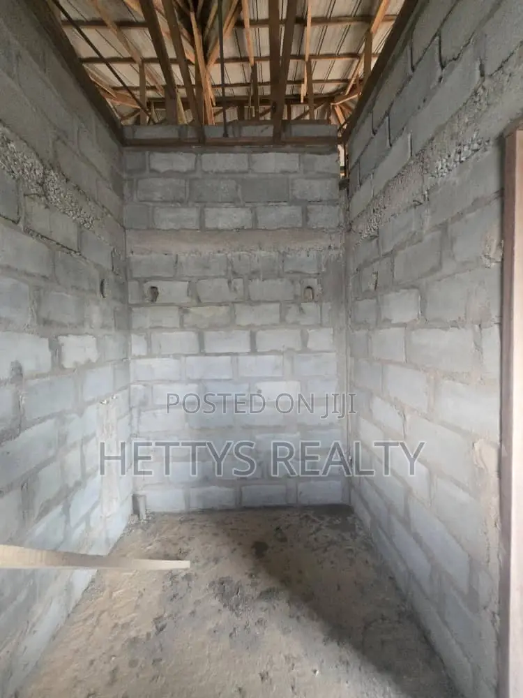6bdrm House in Amasaman for sale