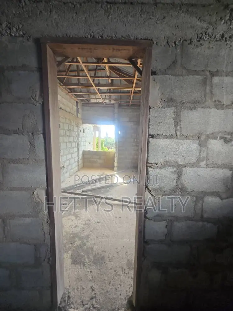 6bdrm House in Amasaman for sale