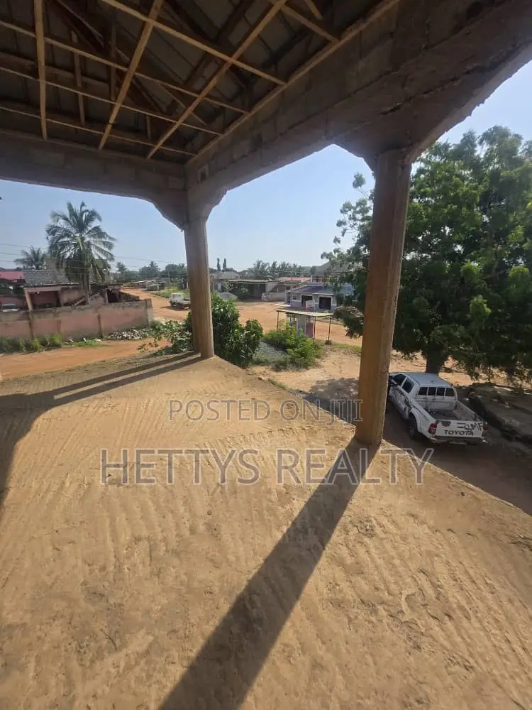 6bdrm House in Amasaman for sale