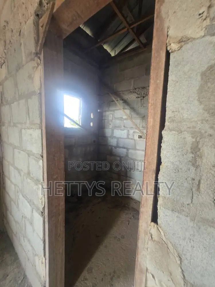 6bdrm House in Amasaman for sale