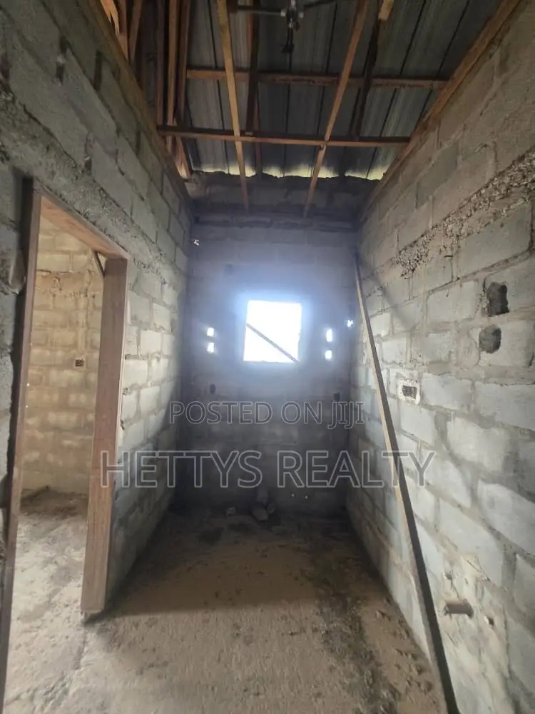 6bdrm House in Amasaman for sale