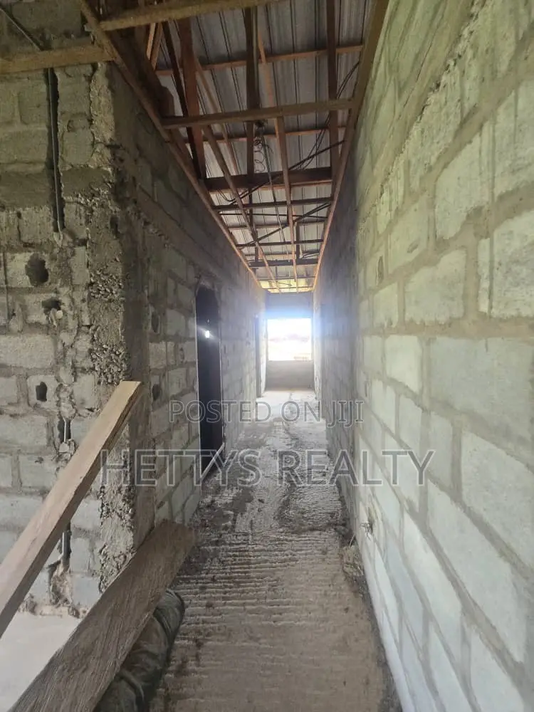 6bdrm House in Amasaman for sale