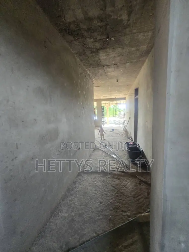 6bdrm House in Amasaman for sale