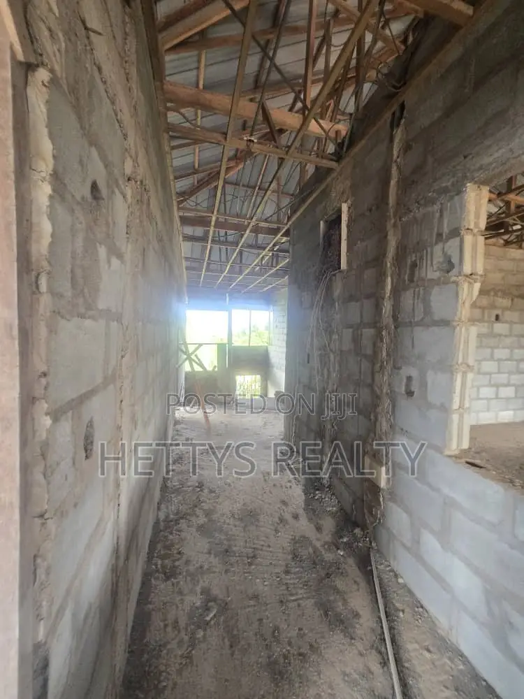 6bdrm House in Amasaman for sale
