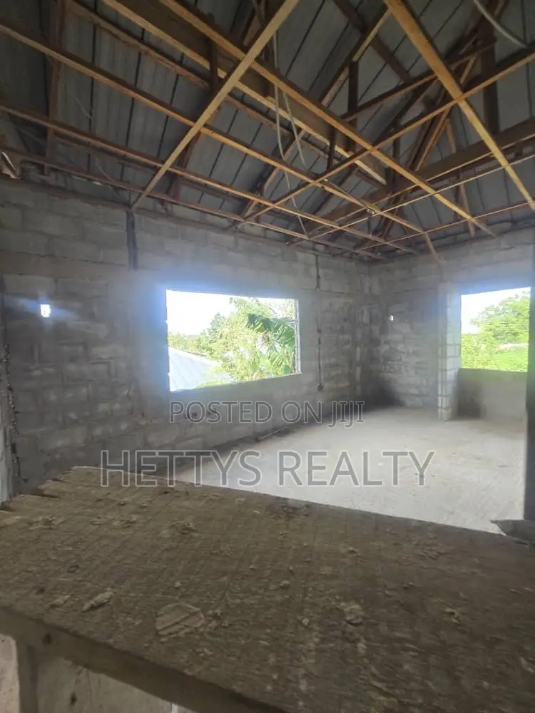 6bdrm House in Amasaman for sale