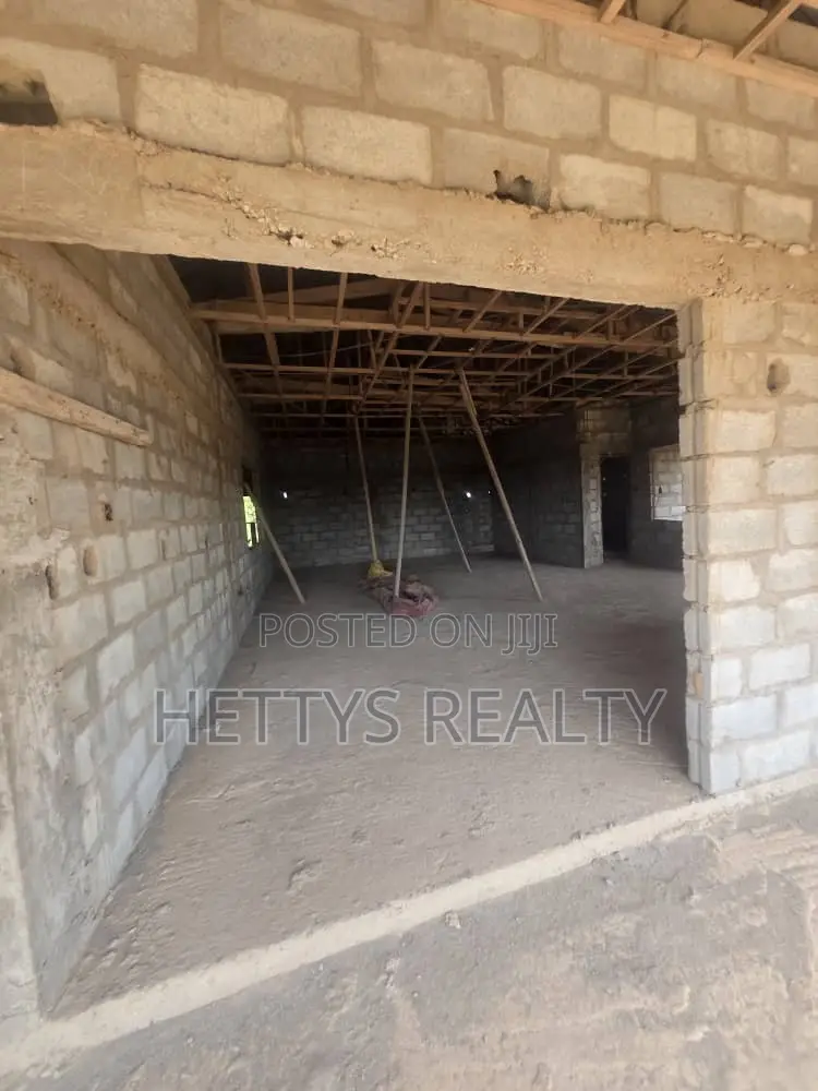 6bdrm House in Amasaman for sale
