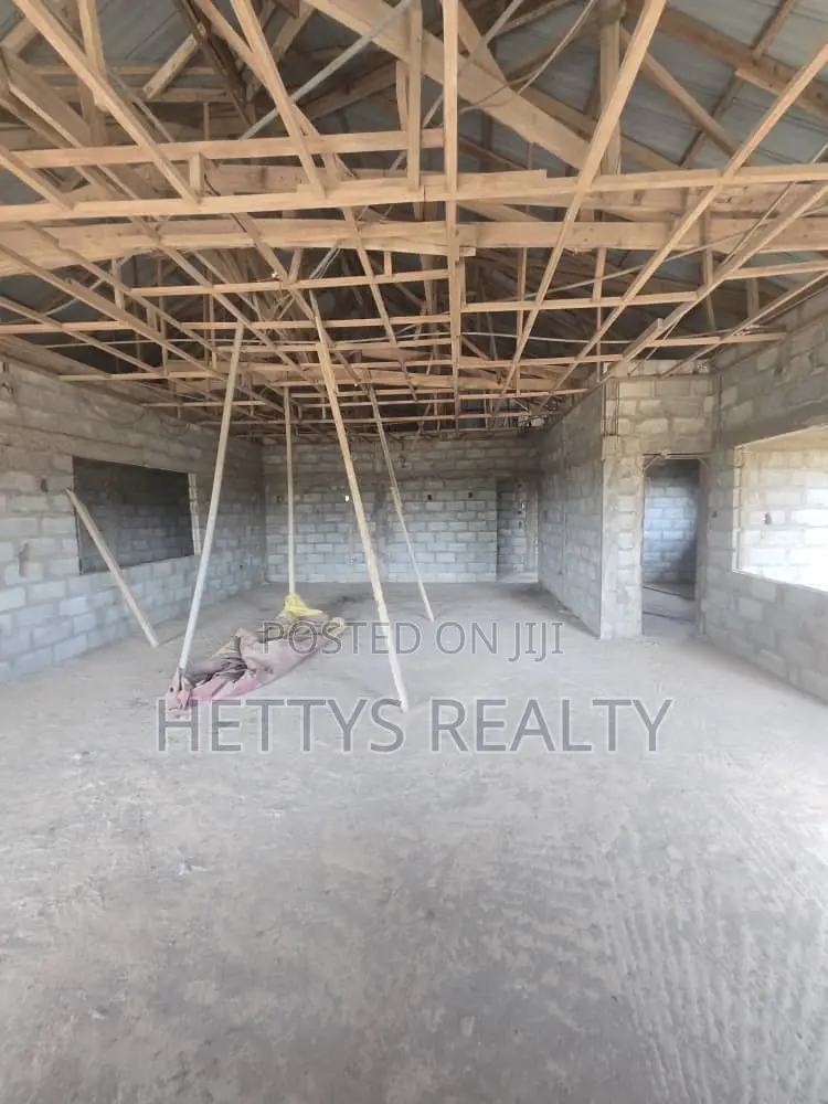 6bdrm House in Amasaman for sale