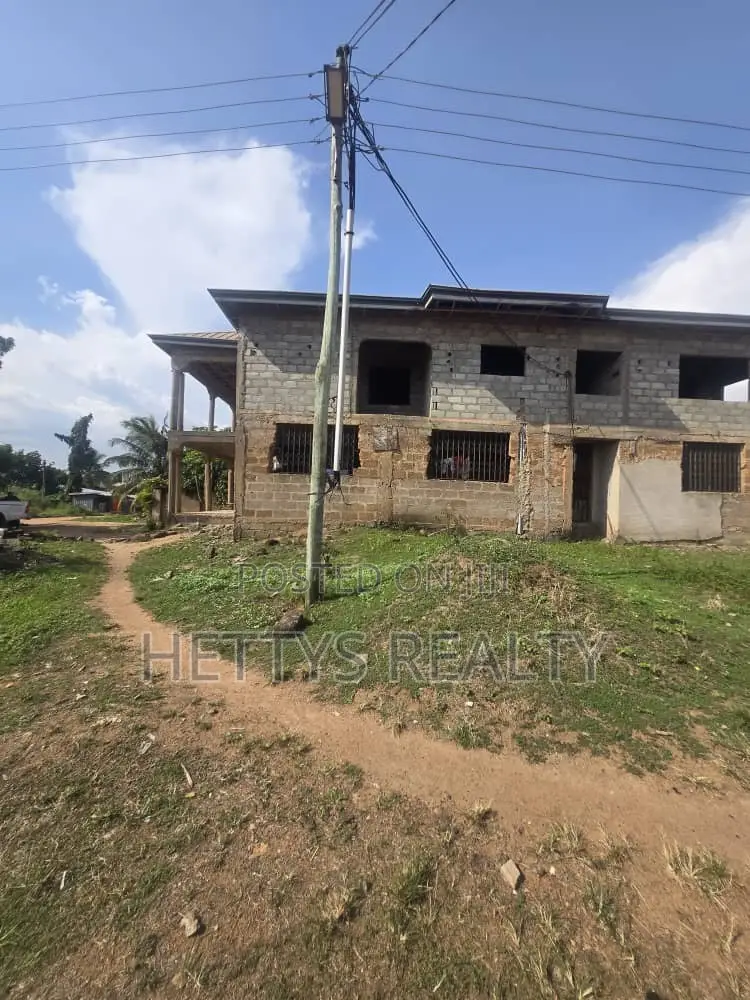 6bdrm House in Amasaman for sale