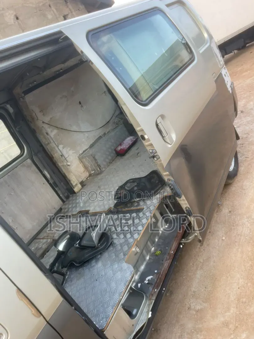Nissan Caravan (Urvan) 2014 Brown