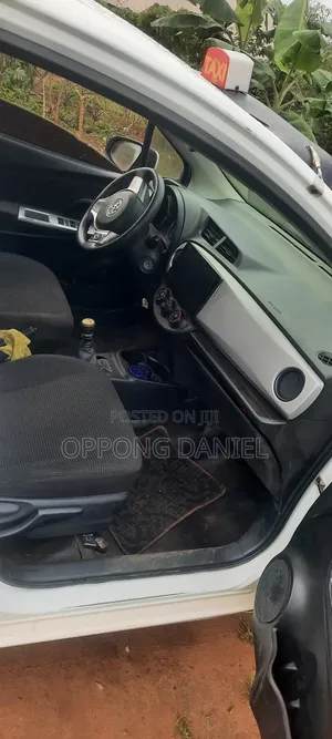 Toyota Vitz 1.0 FWD 3dr 2014 White