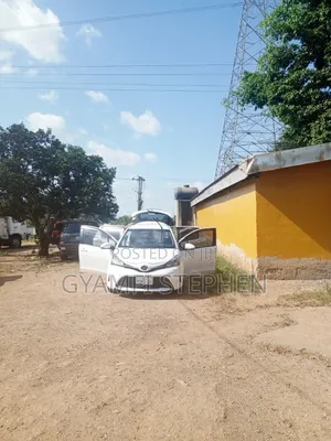 Toyota Vitz 2015 Pearl