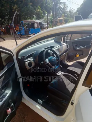 Toyota Vitz 2015 Pearl