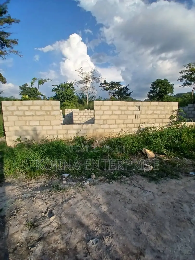 3bdrm House in Kuntenase Petransa, Bosomtwe for sale