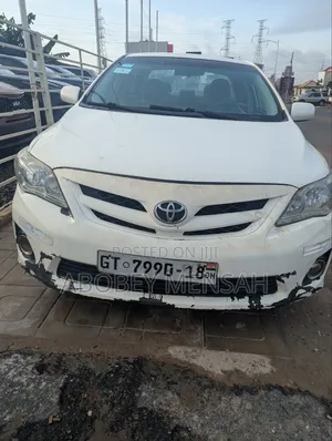 Toyota Corolla LE Special Edition 4dr Sedan (1.8L 4cyl 4A) 2013 White