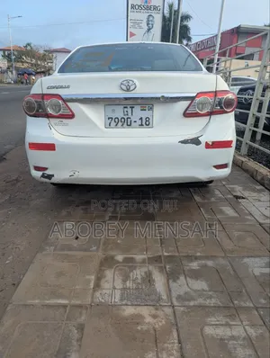 Toyota Corolla LE Special Edition 4dr Sedan (1.8L 4cyl 4A) 2013 White