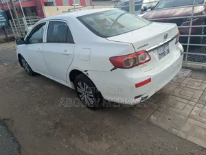 Toyota Corolla LE Special Edition 4dr Sedan (1.8L 4cyl 4A) 2013 White