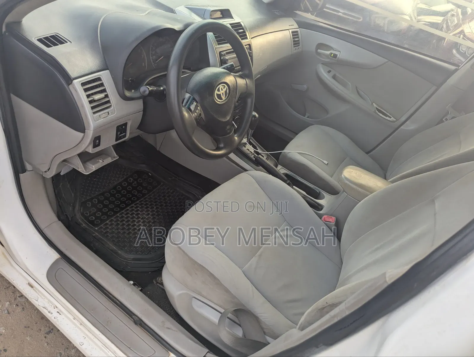 Toyota Corolla LE Special Edition 4dr Sedan (1.8L 4cyl 4A) 2013 White
